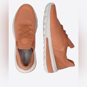 Geox Spherica ACTIF Peach Knit Sneakers | Size 39 (US 9)